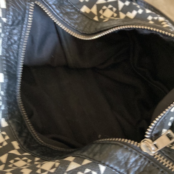 Black and white purse - Picture 8 of 8